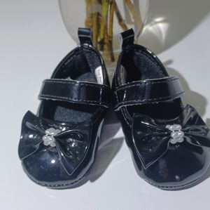 First Steps Infant Girls Black Flat Dress Shoes Bow W/Pearls Size 2 (3-6 months)